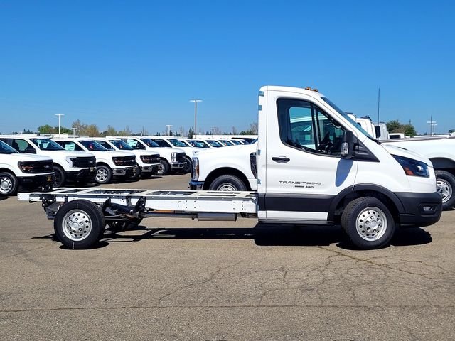 New 2025 Oxford White Ford Cutaway image 3