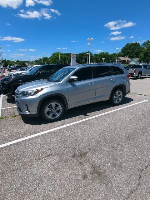 Used 2017 Silver Toyota Limited image 2