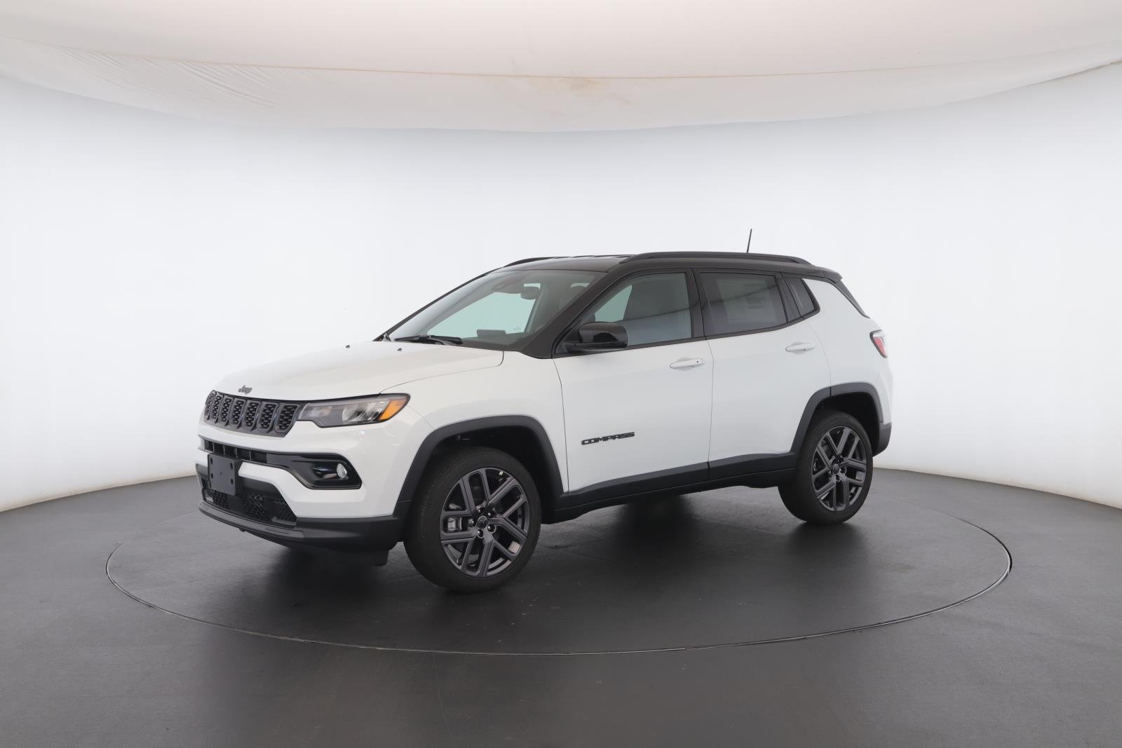 New 2026 Bright White Clear-Coat Exterior Paint Jeep Limited Altitude 4x4 image 39