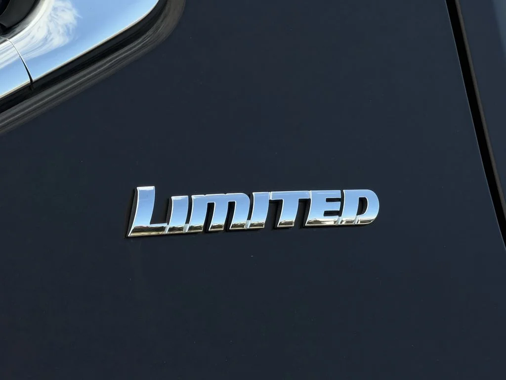 Used 2023  Toyota Limited image 10