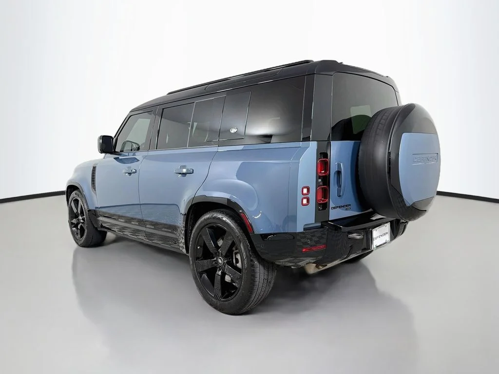 Used 2023 Blue Land Rover X-Dynamic SE image 7