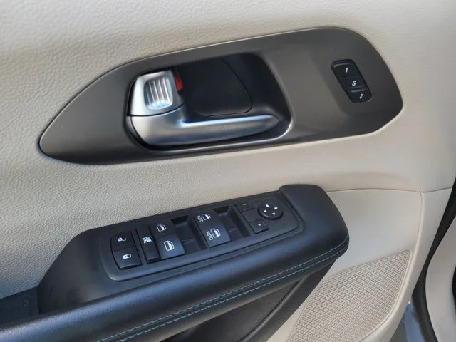 Used 2021 White Chrysler Touring L image 18