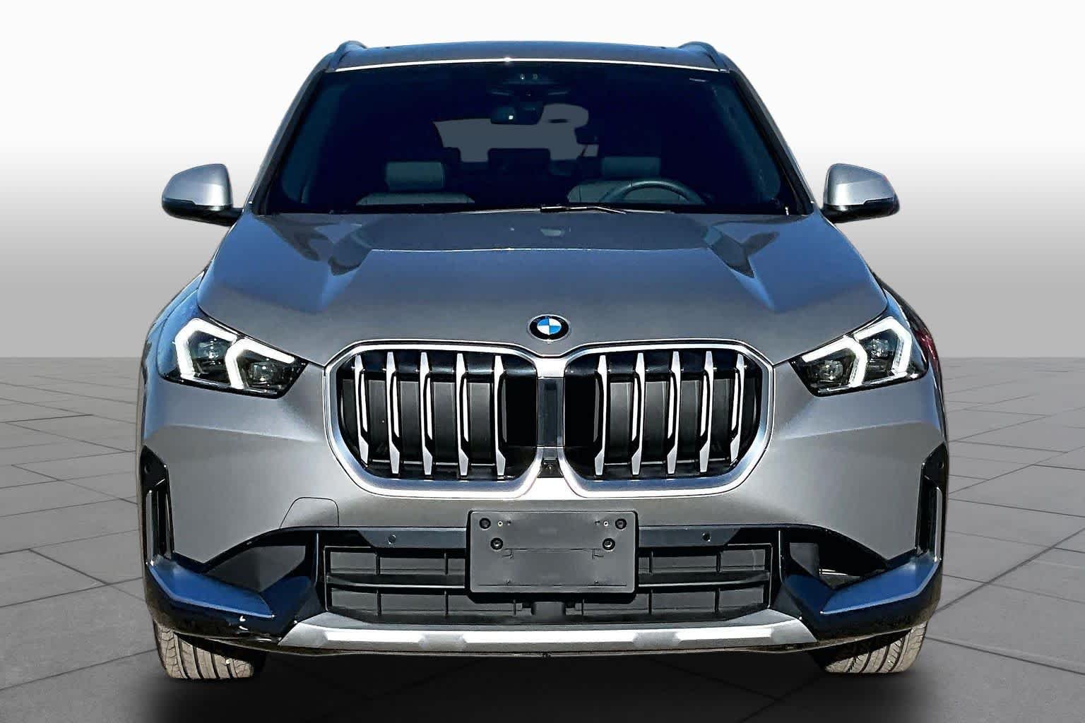 Used 2024 Space Silver Metallic BMW xDrive28i image 3