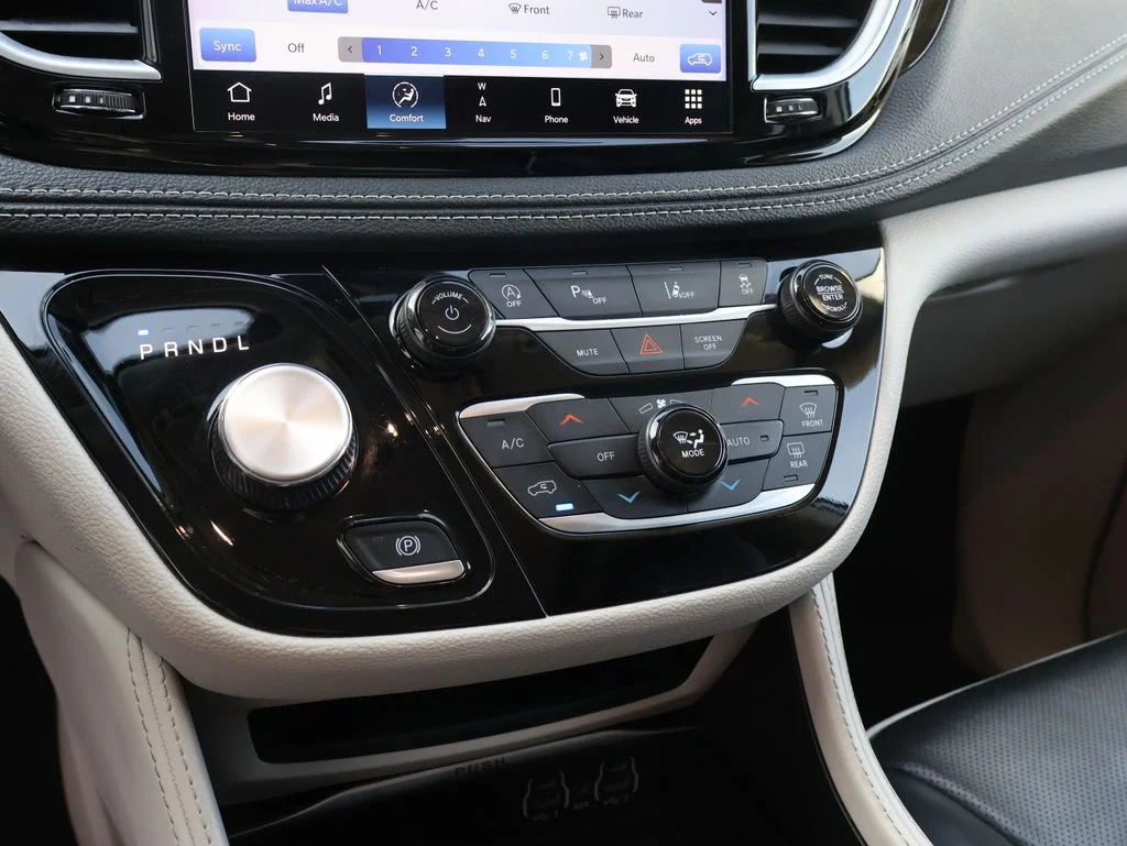 2024 Chrysler Pacifica Limited - Photo 37