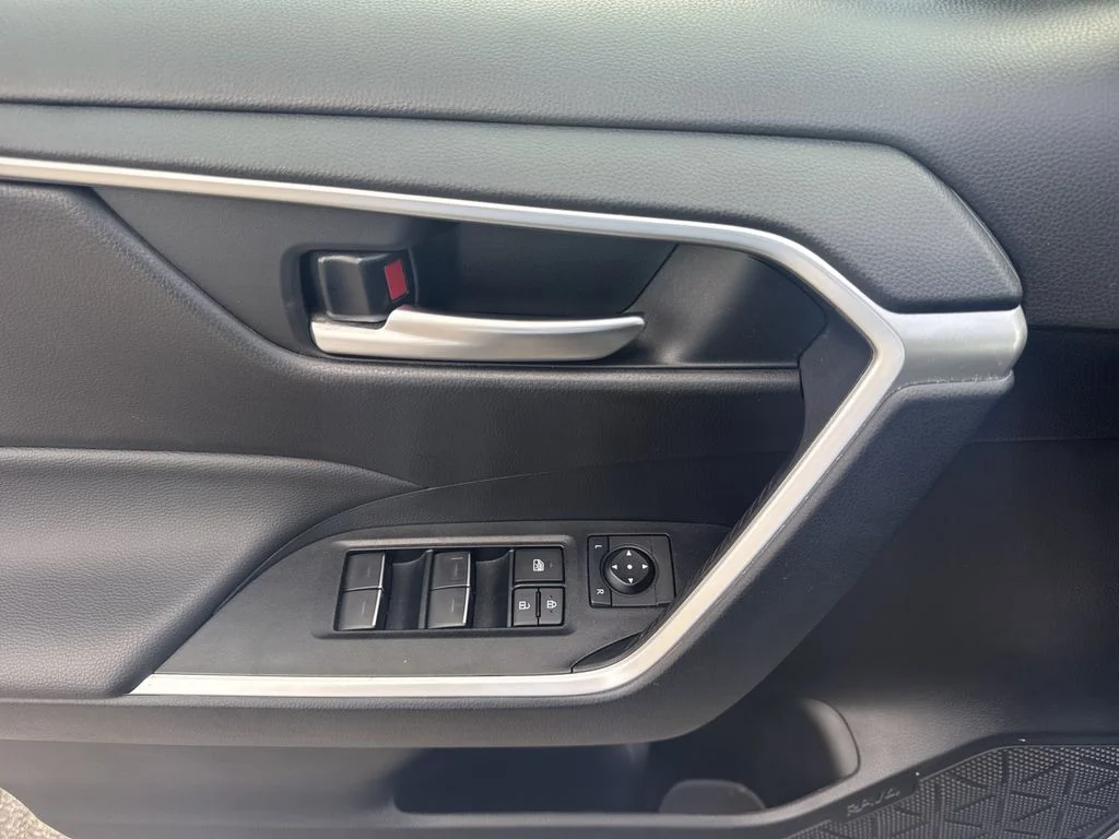 Used 2025 Silver Toyota XLE image 10