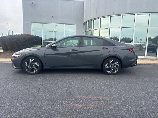 Used 2025 Gray Hyundai SEL Sport image 11