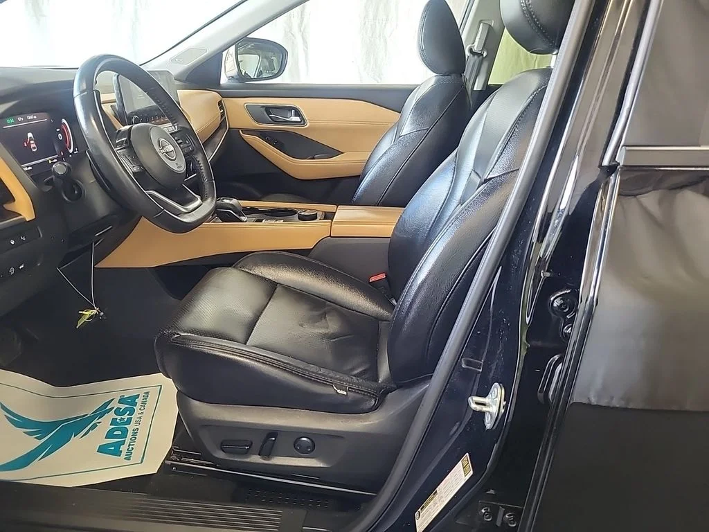 Used 2023 Black Nissan Platinum image 5