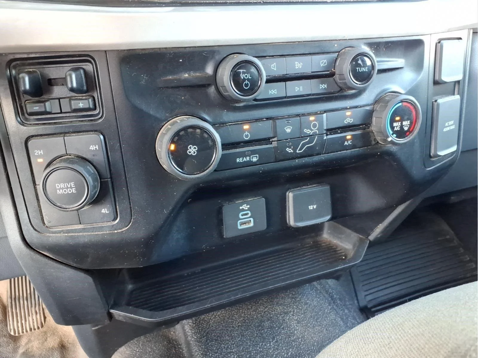 Used 2024  Ford XL image 23