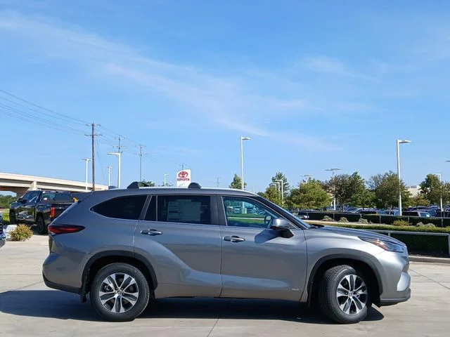 New 2026 Heavy Metal Toyota XLE image 4