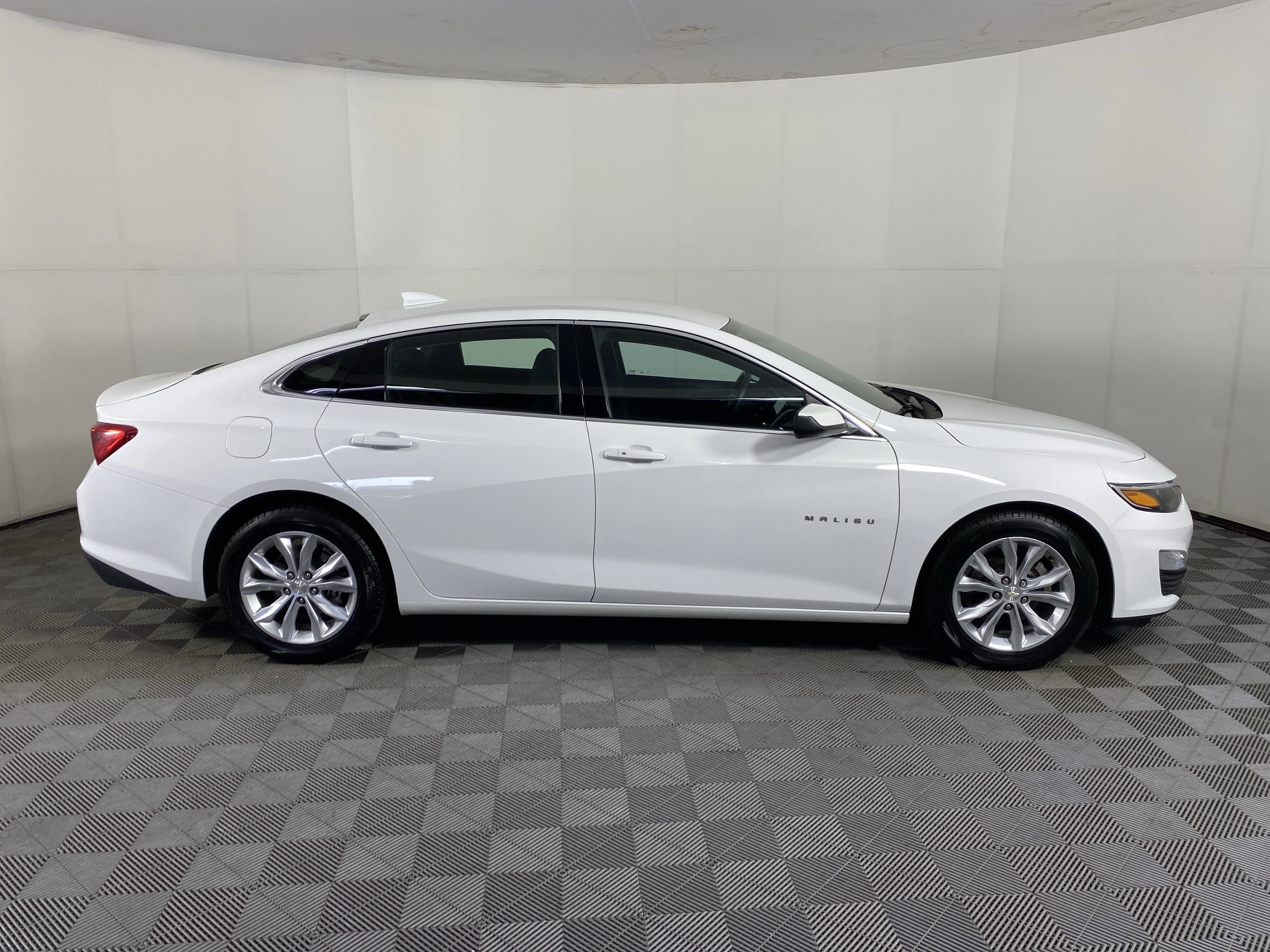 Used 2023 Summit White Chevrolet LT image 5