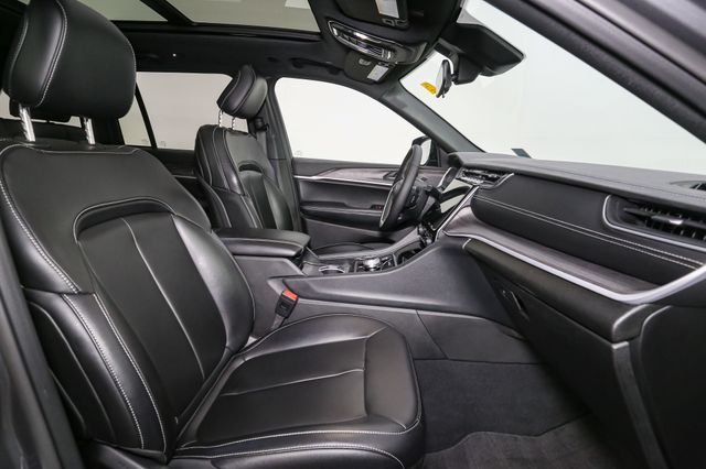 Used 2025 Gray Jeep Limited image 18