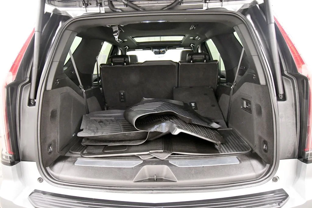 Used 2023  Cadillac Sport image 8