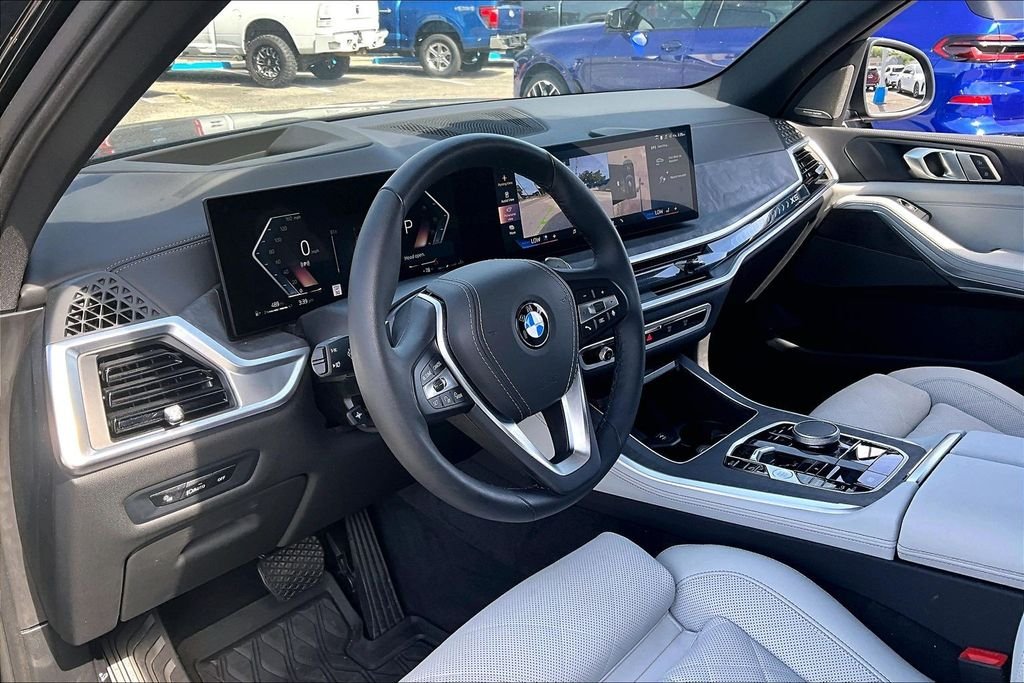 Used 2025 Black BMW xDrive40i image 13