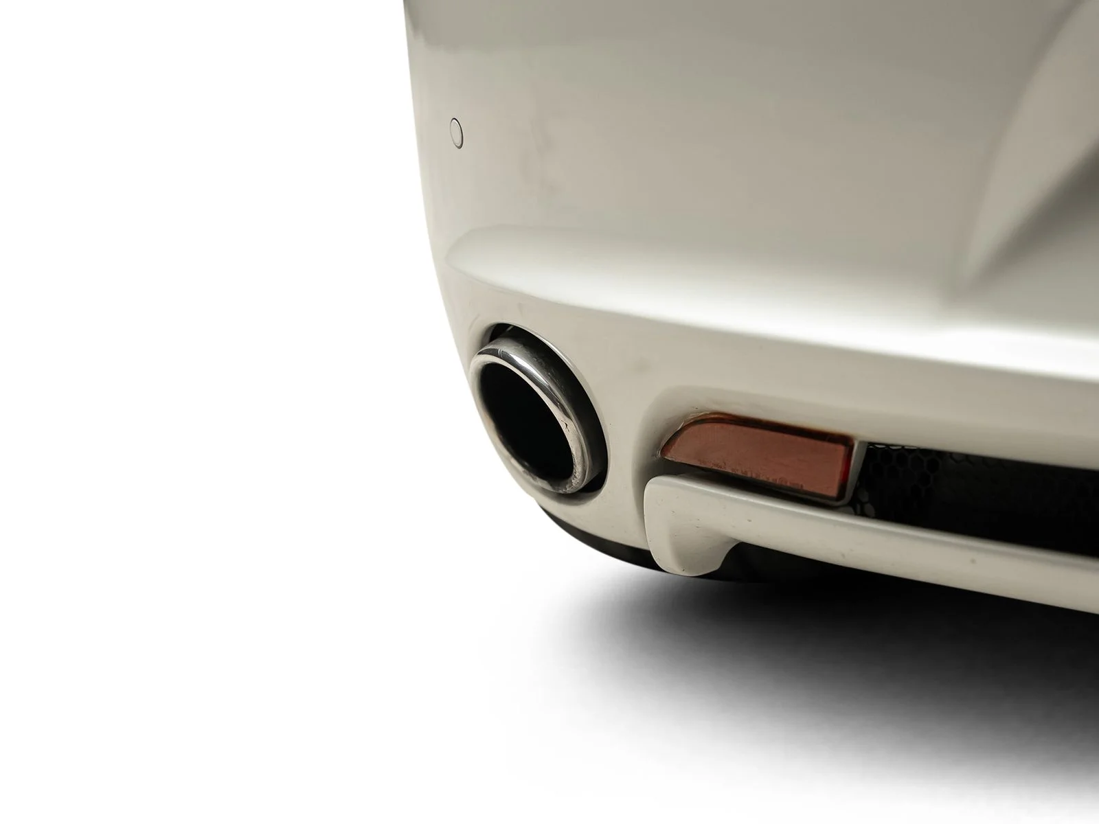 Used 2015 White Aston Martin Base image 21