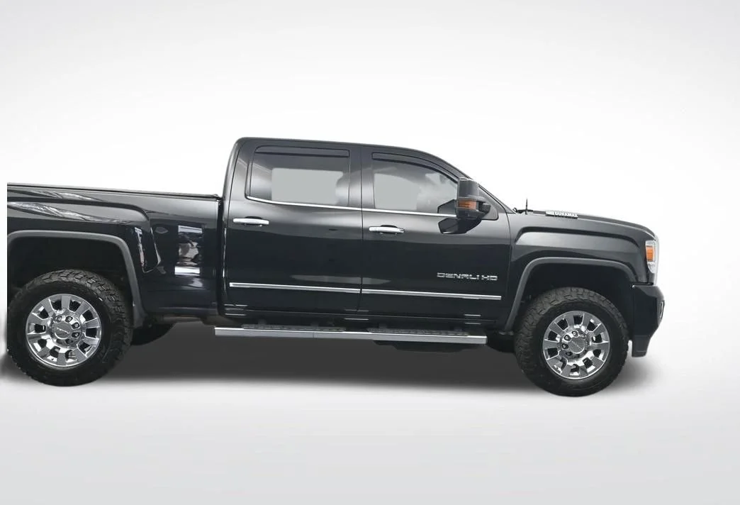 Used 2019 Black GMC Denali image 4