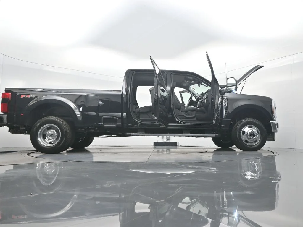 New 2026 Agate Black Metallic Ford F-350® Lariat® image 47