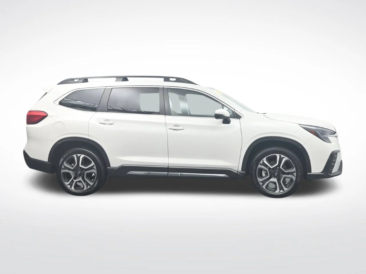 Used 2023 Crystal White Pearl Subaru Limited image 4