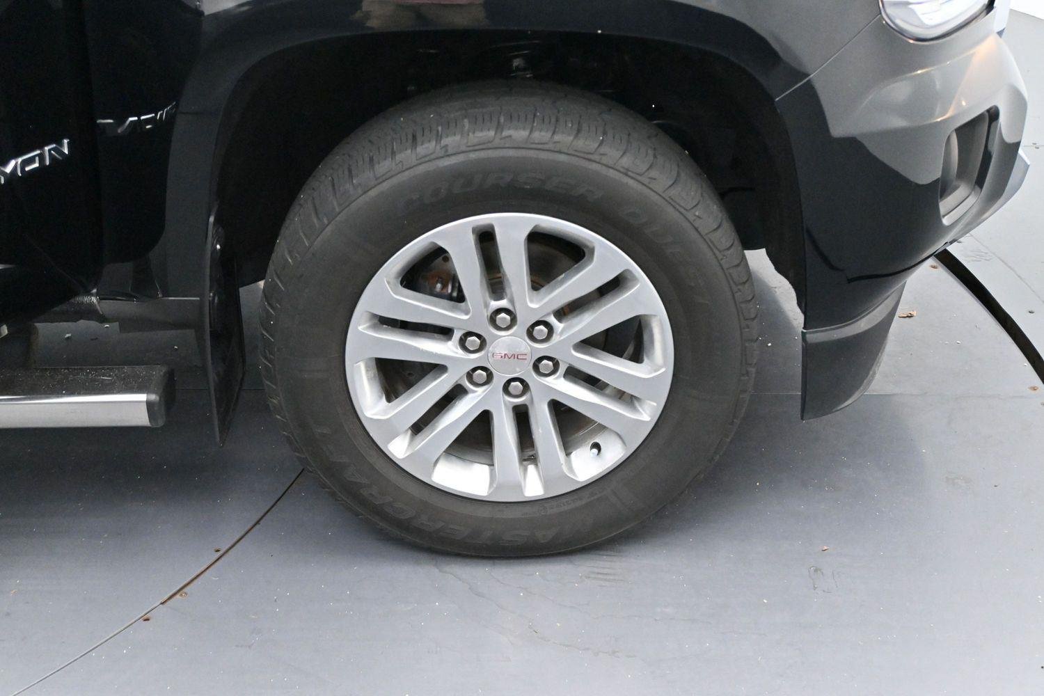 Used 2019 Onyx Black GMC 4WD SLT image 35