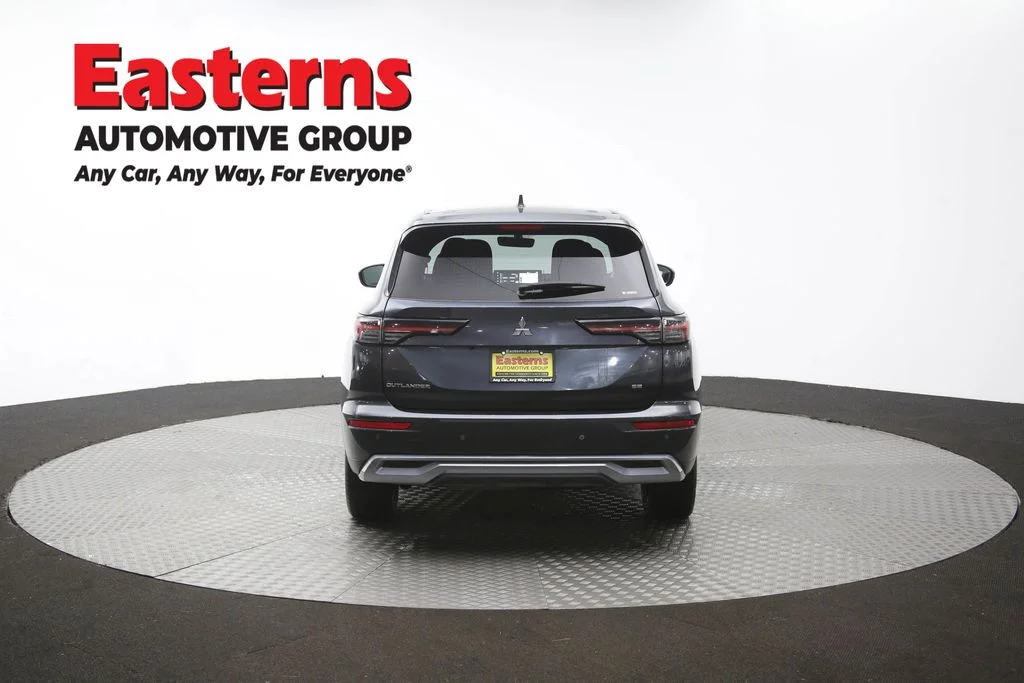 Used 2025 Gray Mitsubishi SE image 32