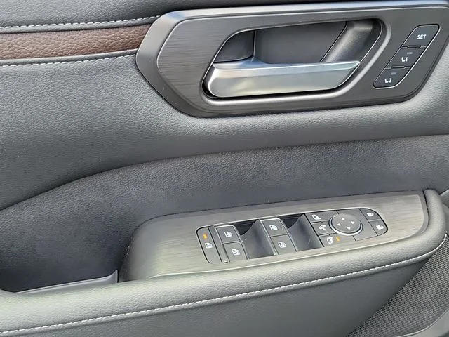 New 2026 Gun Metallic Nissan SL image 19