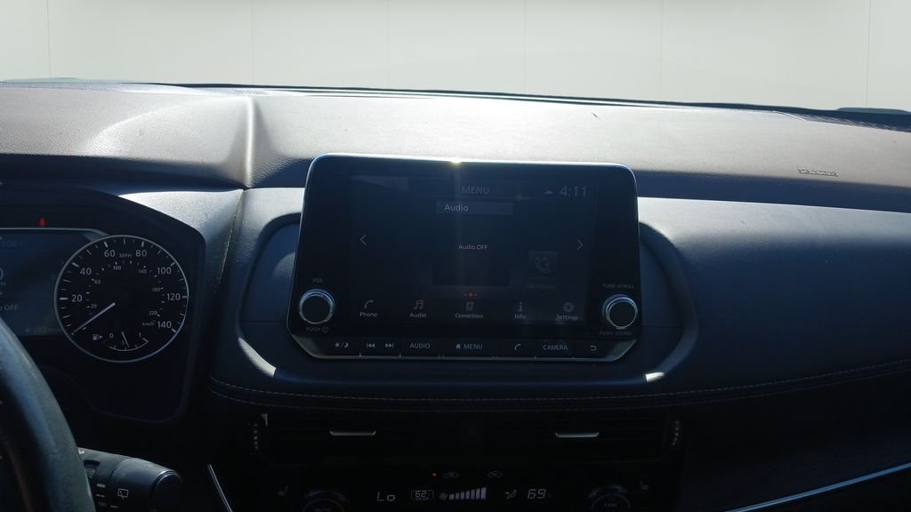 Used 2021 Silver Nissan SL image 12