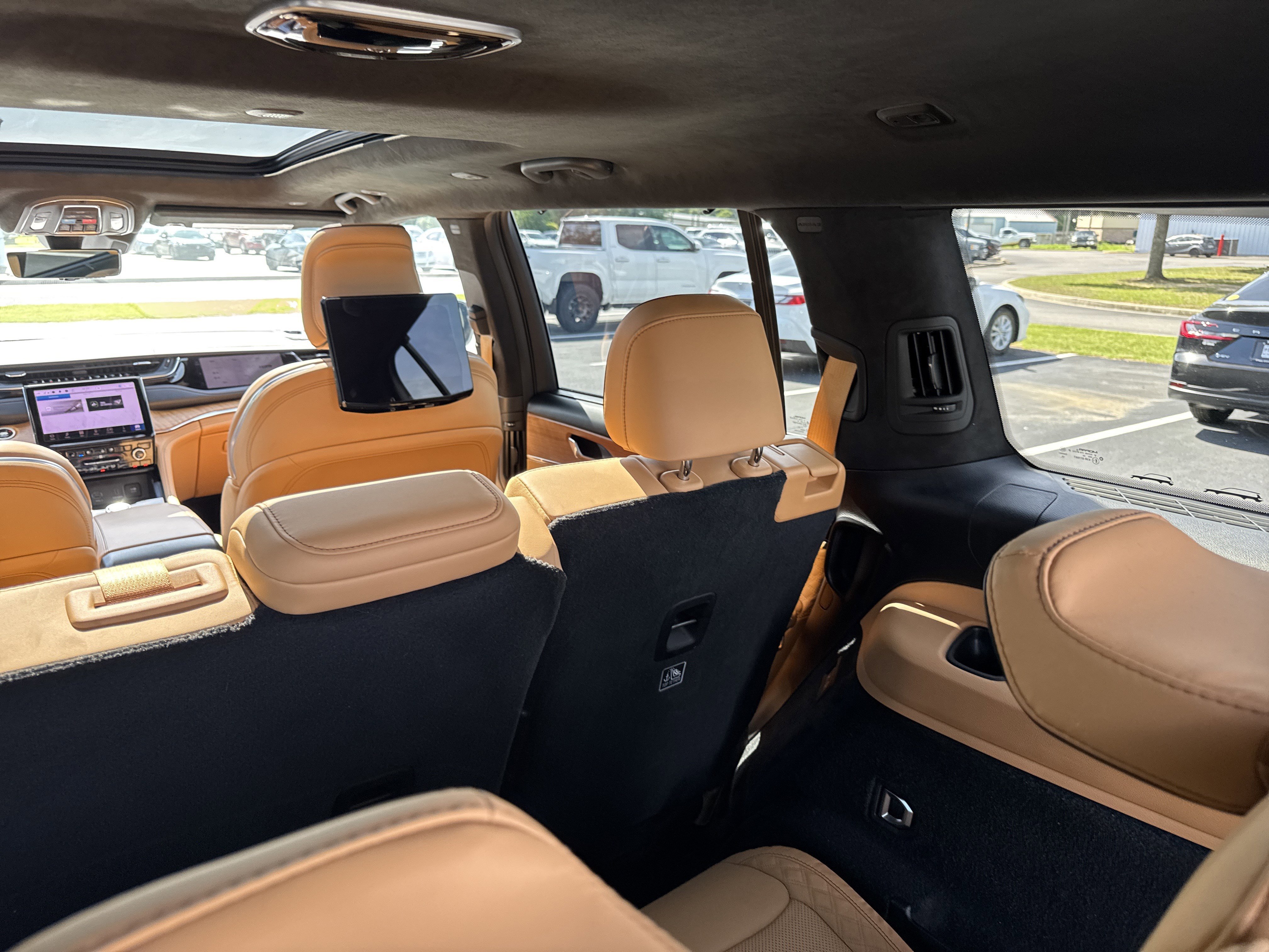 Used 2025 Bright White Clearcoat Jeep Summit image 33