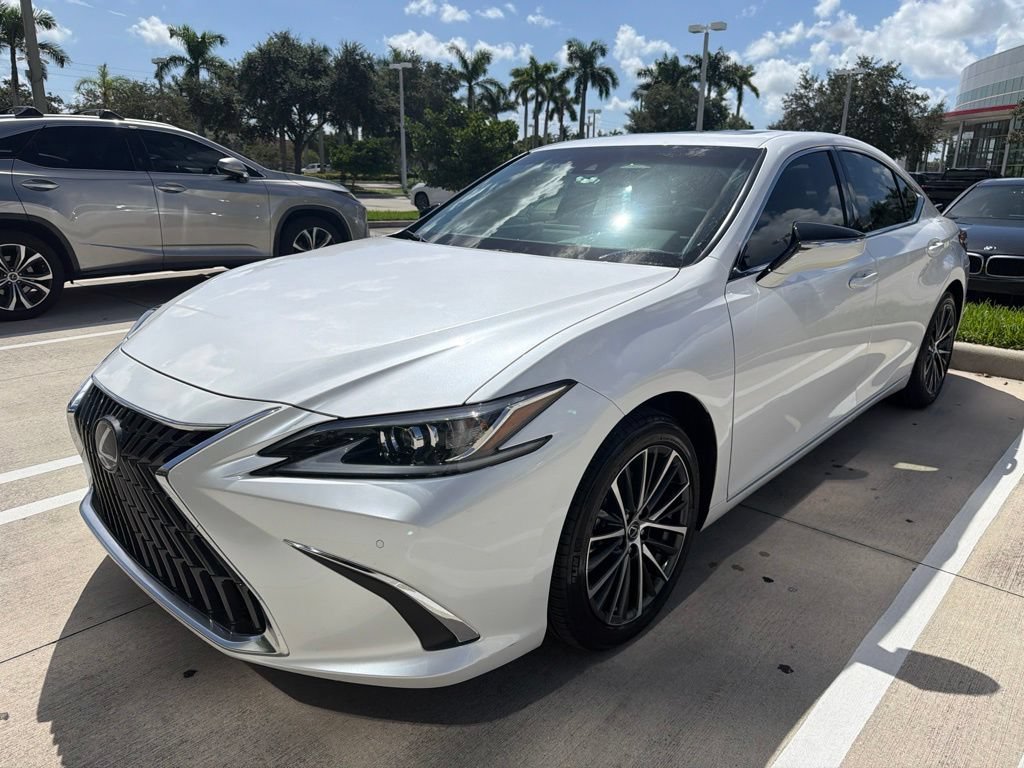 Used 2025 White Lexus ES 350 image 9