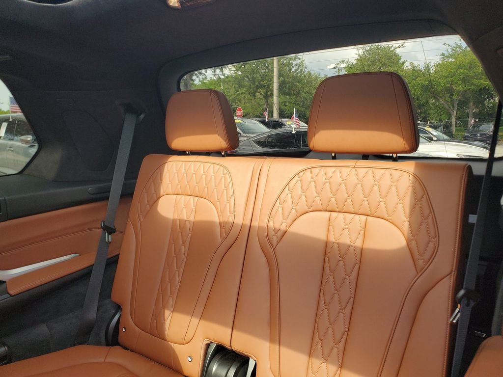 Used 2025 Green BMW M60i image 13