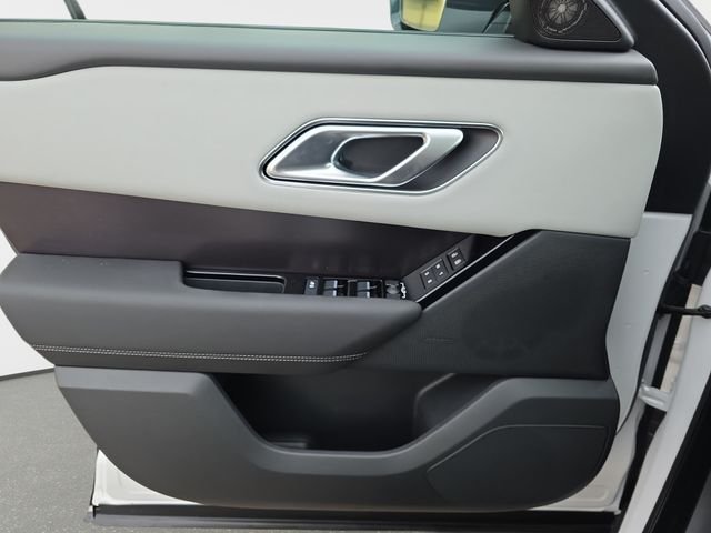 New 2026 Ostuni Pearl White Land Rover Belgravia Edition image 19