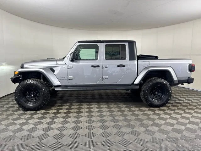 Used 2020 Silver Jeep Overland image 7