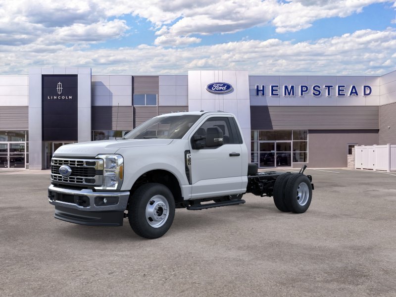 New 2025 Oxford White Ford F-350® XL image 1