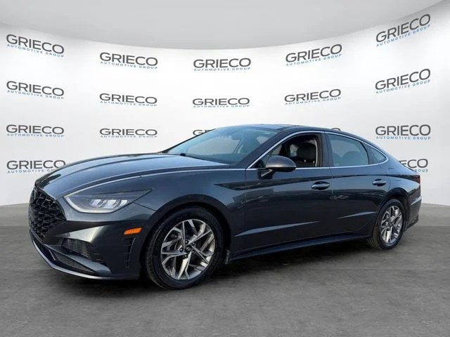 Used 2021 Gray Hyundai SEL image 3