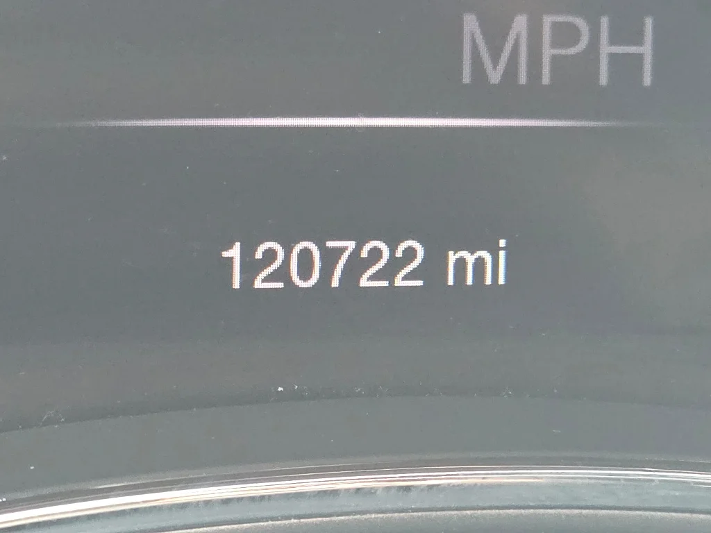 Used 2018 Diamond Black Crystal Pearlcoat Jeep Laredo E image 7