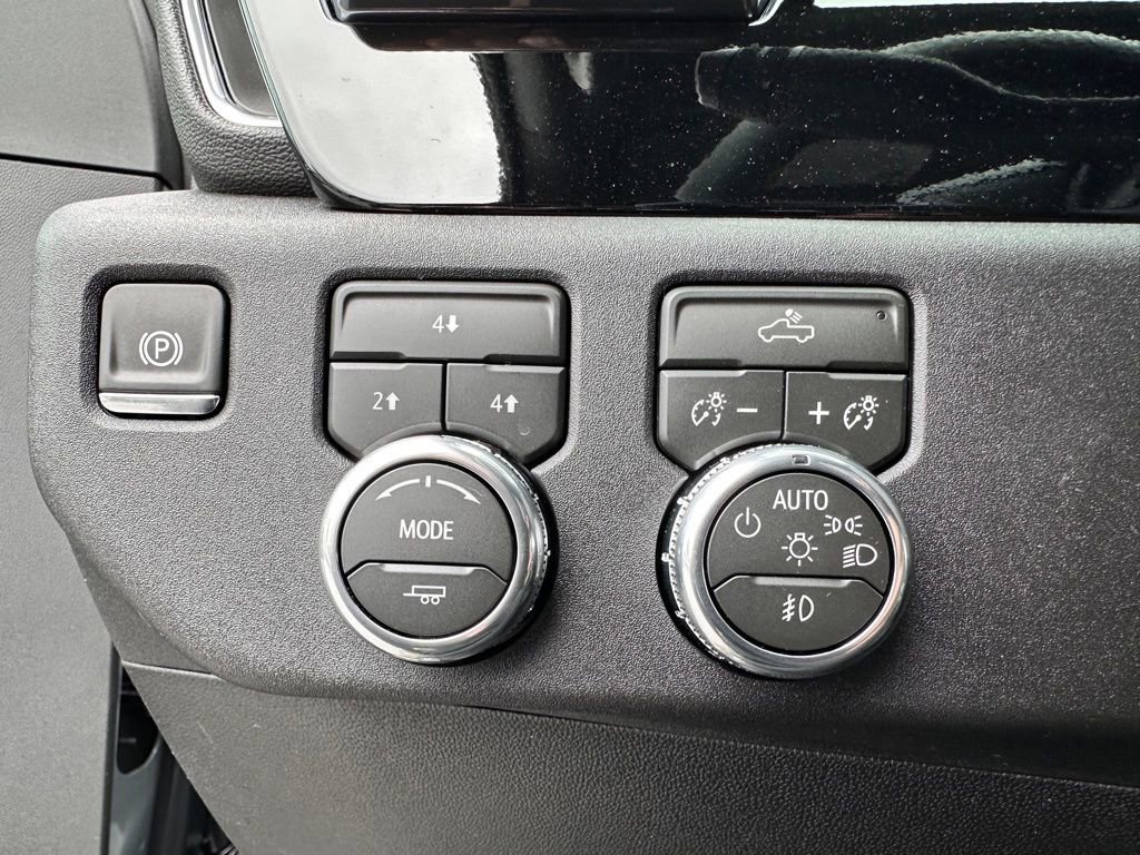 New 2026 Sterling Metallic GMC SLE image 32