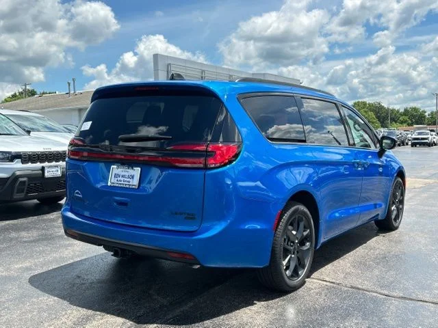 New 2027 Blue Pearl Chrysler Limited image 13