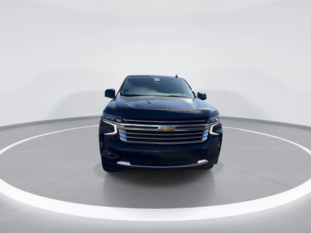 Used 2024 Gray Chevrolet High Country image 3