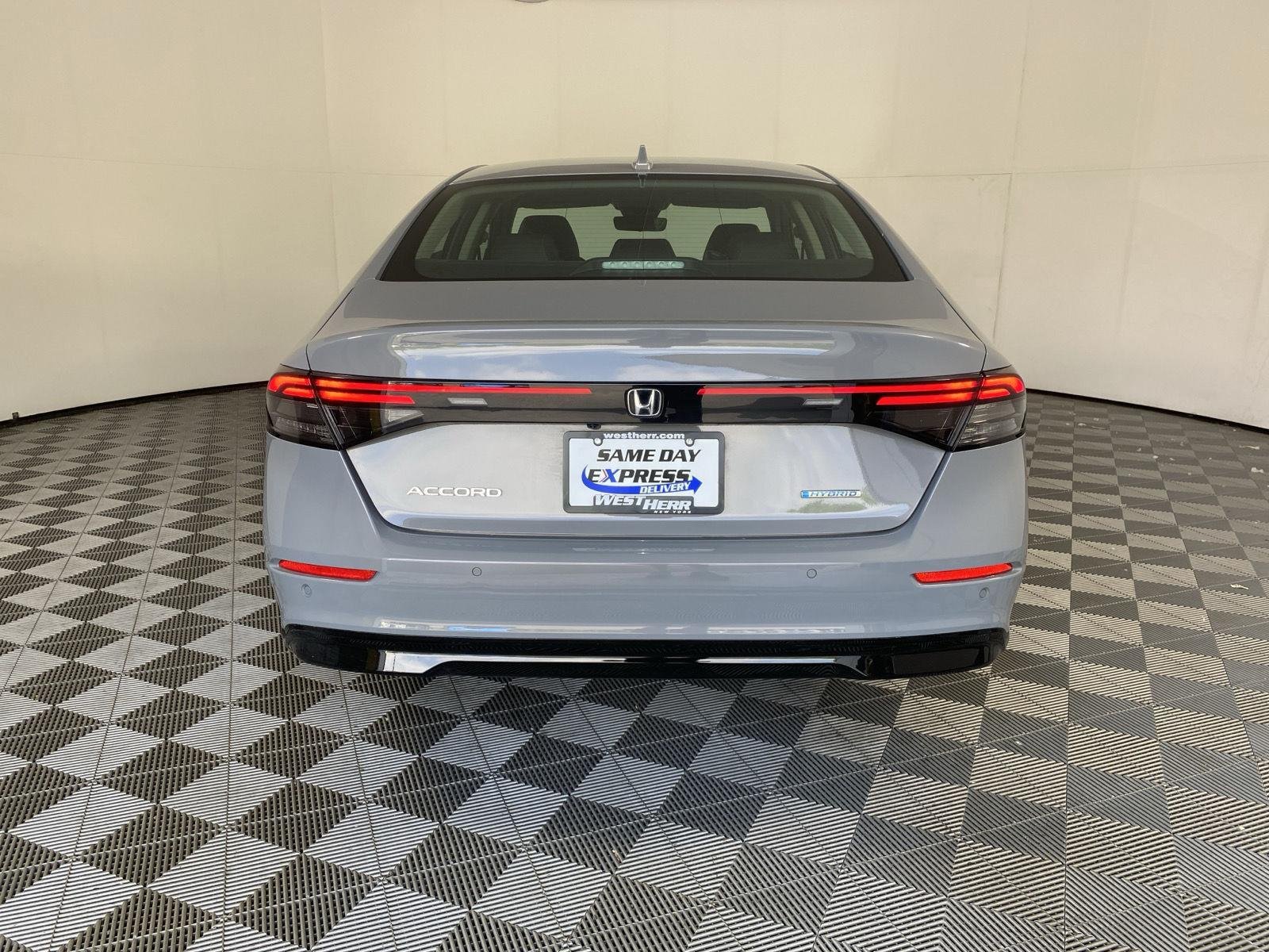 Used 2024 Urban Gray Pearl Honda EX-L image 6