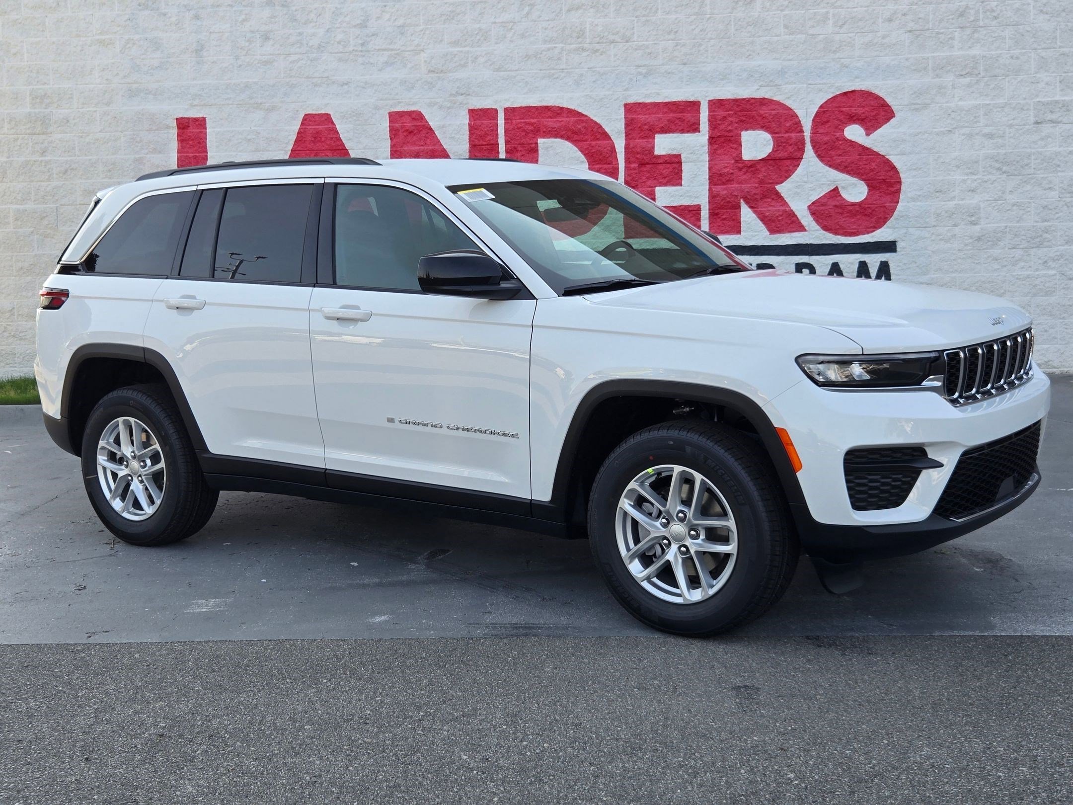 New 2026 Bright White Clear-Coat Exterior Paint Jeep Laredo image 1