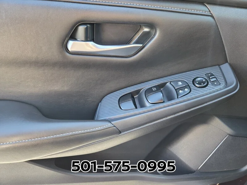 Used 2025 Rosewood NISSAN SV CVT image 32