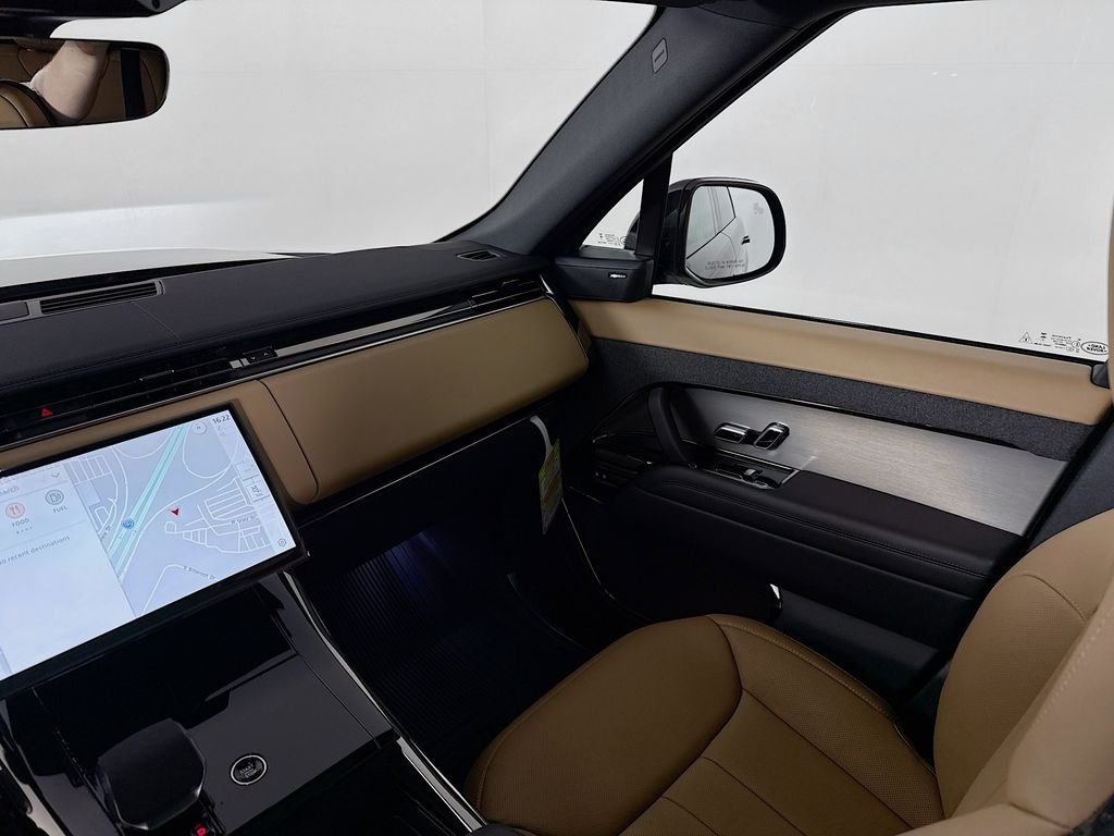 New 2026 Santorini Black Land Rover Dynamic SE image 24