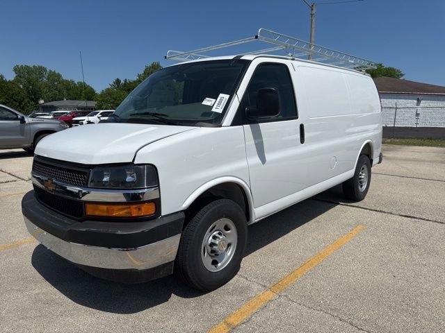 2026 Chevrolet Express 2500 Work Van HD's photo