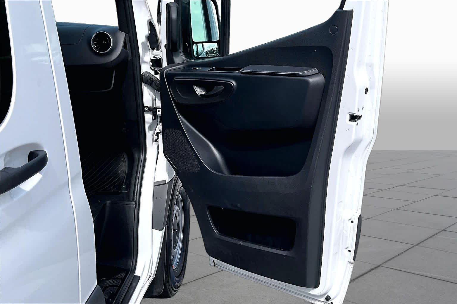 Used 2025 Arctic White Mercedes-Benz  image 23