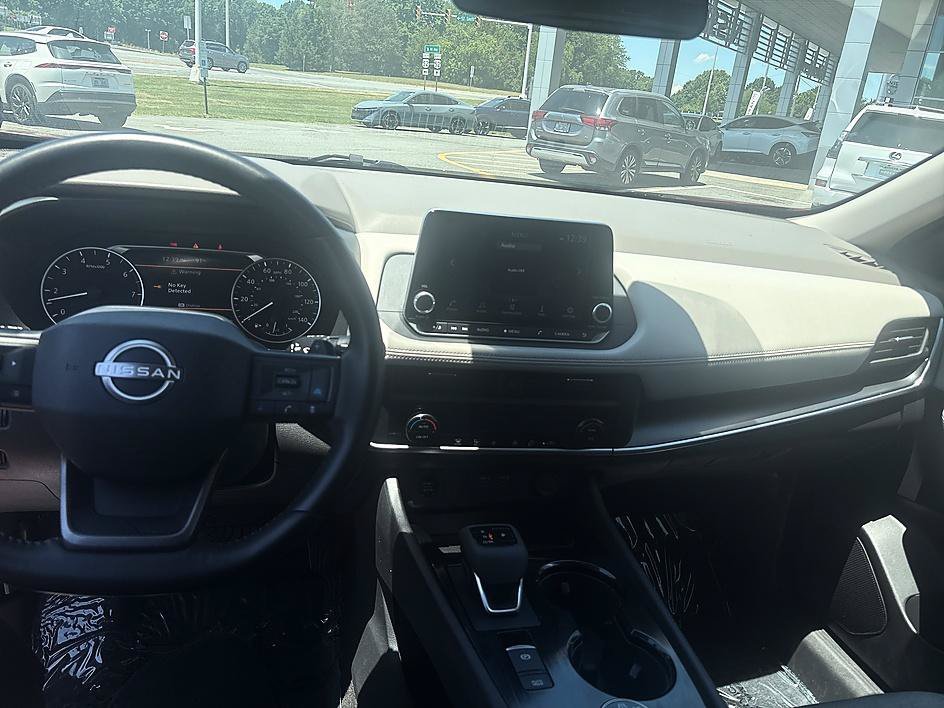 Used 2025 Scarlet Ember Tintcoat Nissan SV image 14