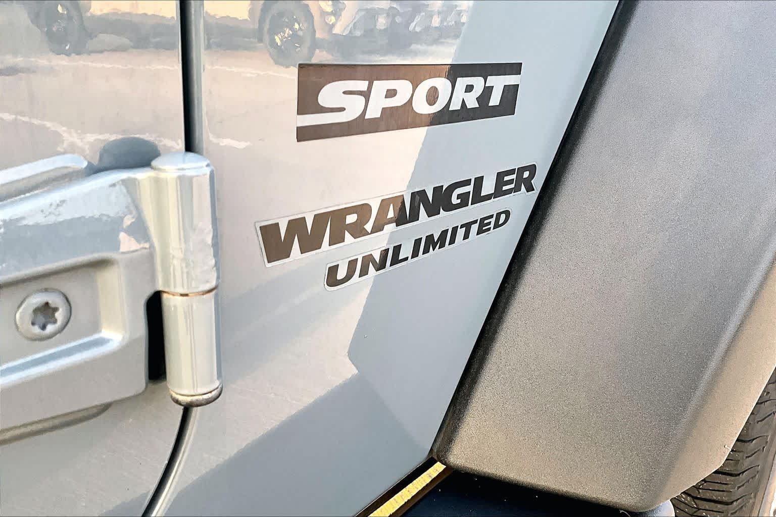 Used 2015 Anvil Clearcoat Jeep Sport image 30
