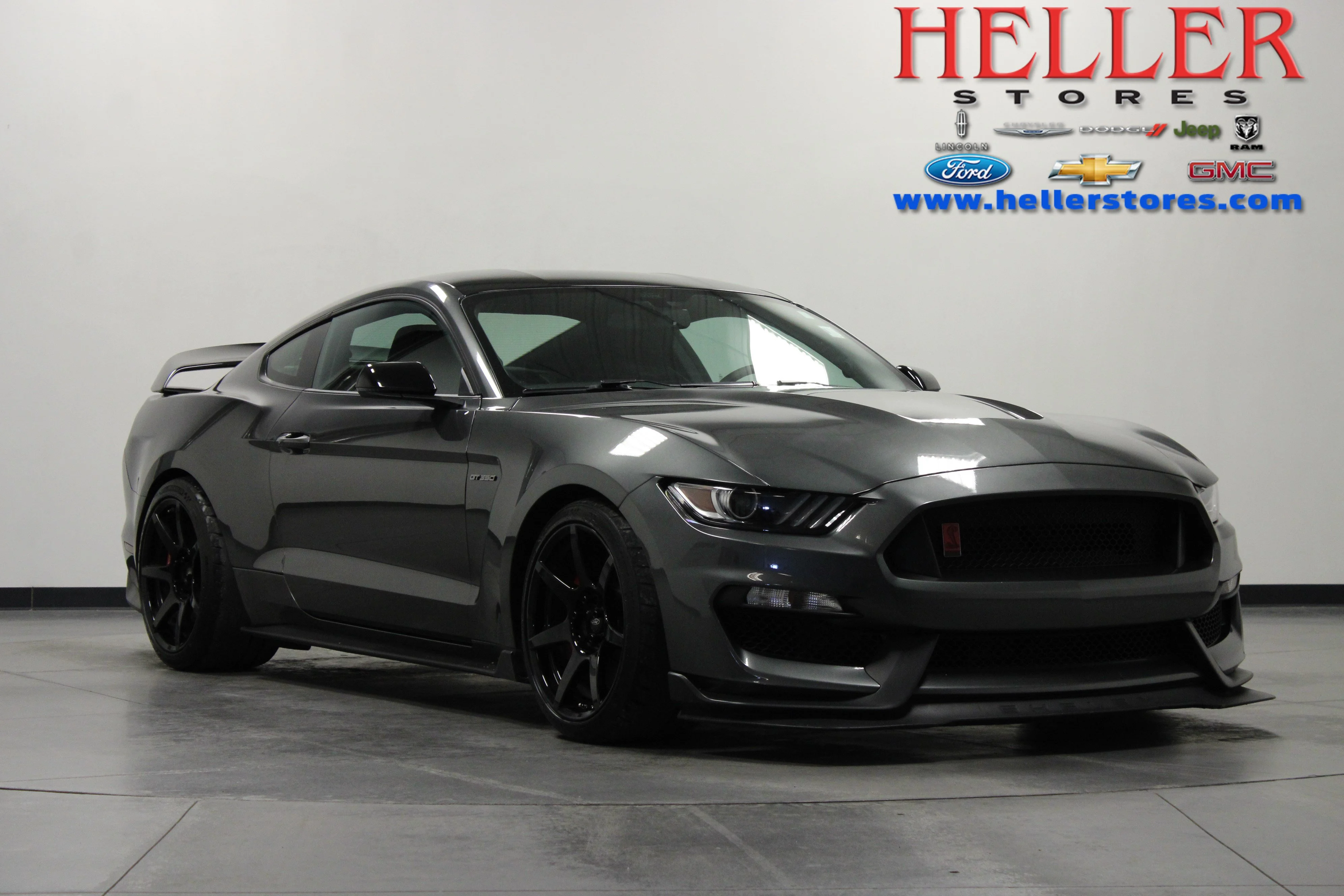 Used 2017 Magnetic Ford Shelby GT350R image 1