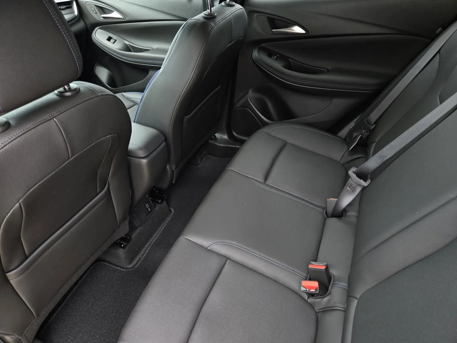 2026 Buick Encore GX Sport Touring - Photo 6