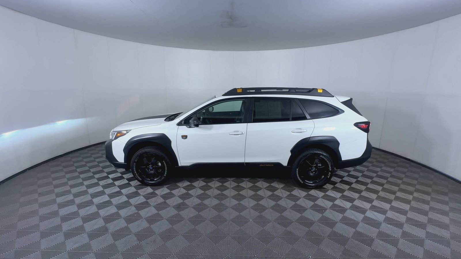 Certified Used 2025 Crystal White Pearl Subaru Wilderness image 5
