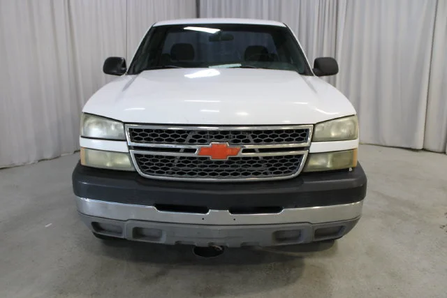 Used 2005 White Chevrolet Work Truck image 20
