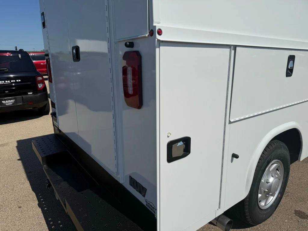 New 2026 Oxford White Ford E-350 SRW image 36