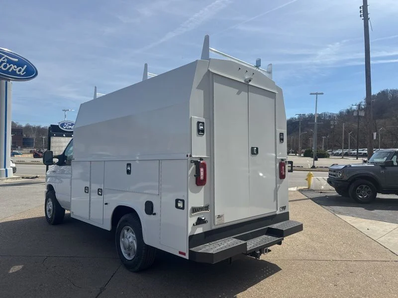 New 2026 Oxford White Ford E-350 SRW image 5